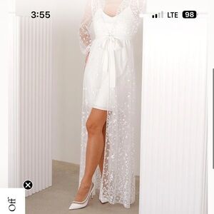Elegant White Lace Robe